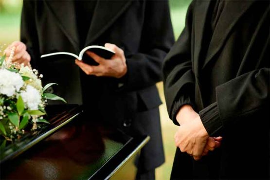 10 melhores textos para ler num funeral | Blog Coroas